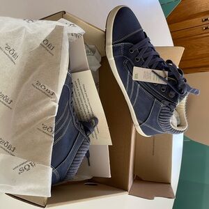 Super-cute Taos sneakers! Size 8.5 New with tags in box.
